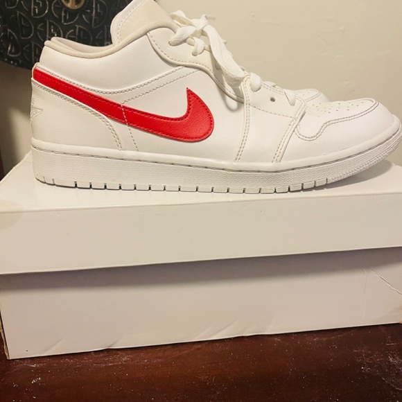 Air Jordan 1 low top (women’s) - Picture 5 of 6